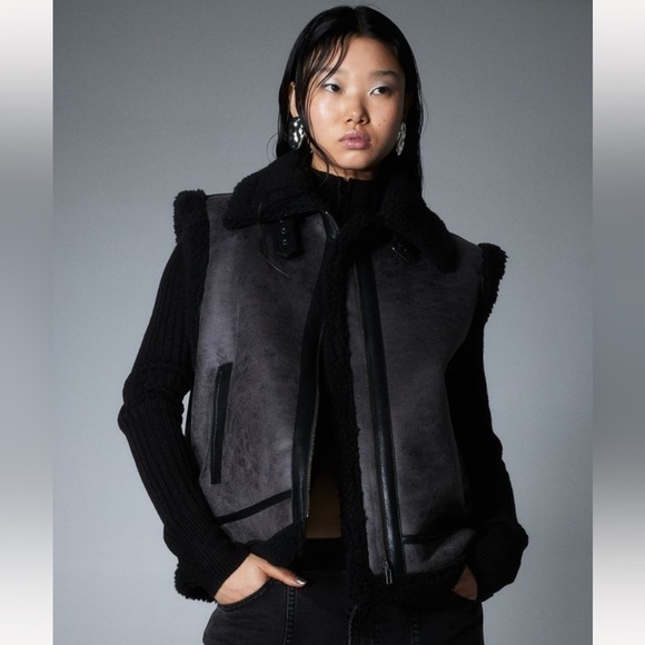H&M Teddy Fleece-Lined Black Vest - Picture 2 of 15